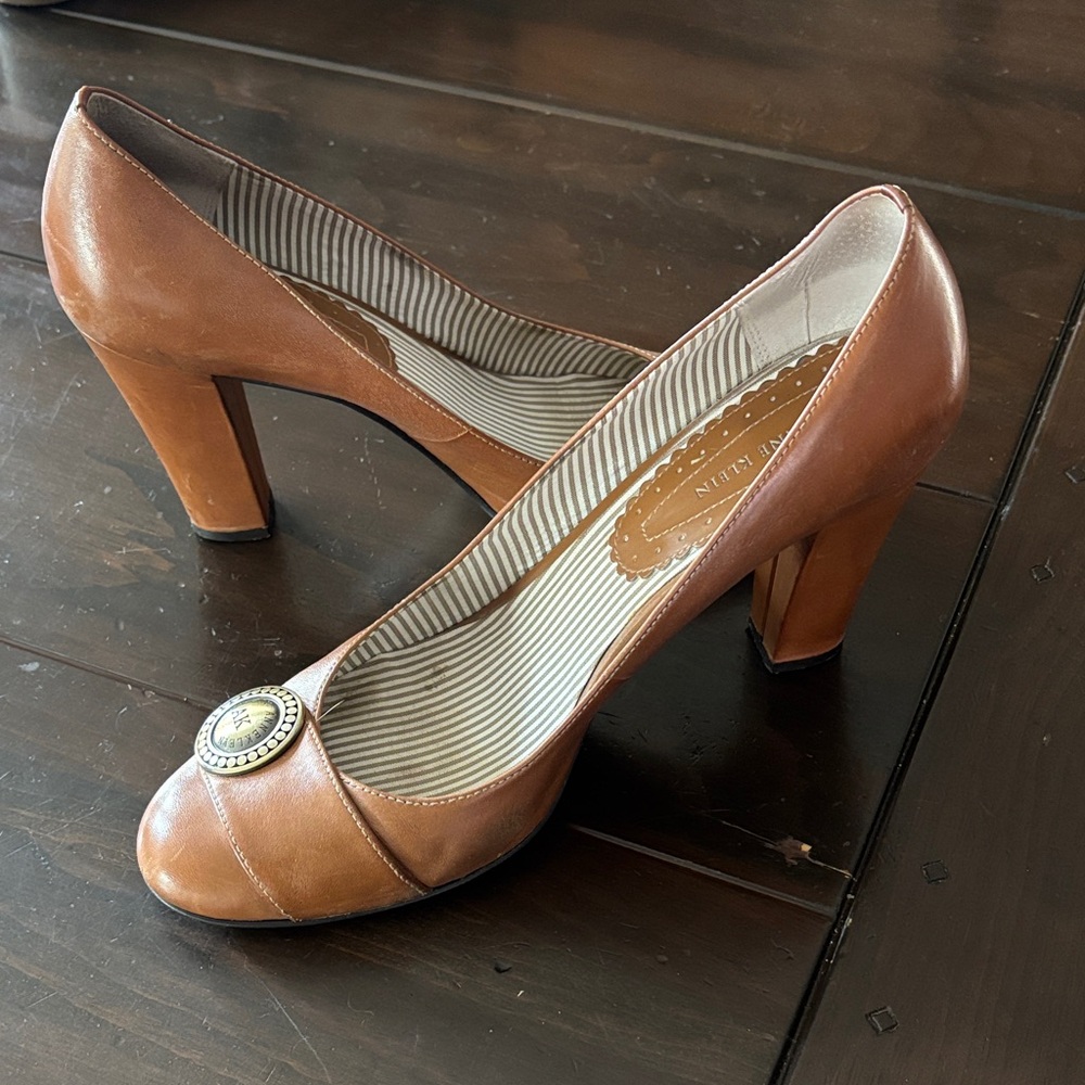 Anne Klein Tan Leather Heels with Button Accent